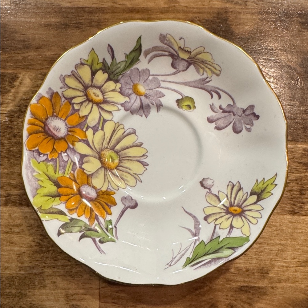 Vintage Royal Albert hand painted china- flower of the month series “Daisy”